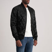 Danson Acolchado Negro Varsity Chaqueta de Cuero para Hombre - Vista de perfil lateral con corte ergonómico de manga