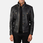 Men's Darren Black Leather Biker Jacket - Vista de perfil lateral con corte ergonómico de manga