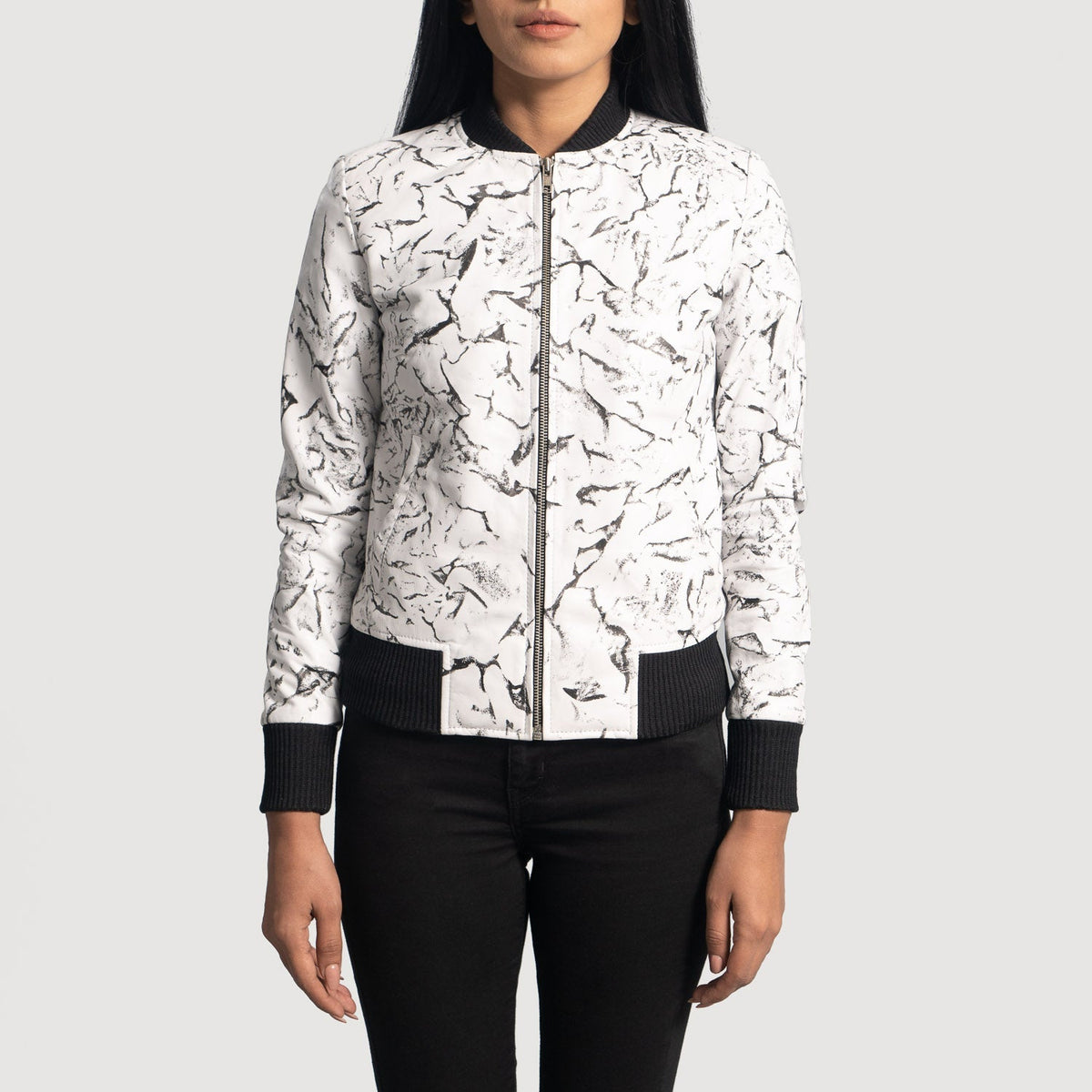 Donna Blake Blanco Cazadora Bomber de Cuero para Mujer in White Sheepskin Dip &amp;Amp; Dye - Vista frontal y silueta entallada | Comprar online