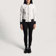 Detalle de cerca of Varsity &amp; Zipper Hardware on Donna Blake Blanco Cazadora Bomber de Cuero para Mujer
