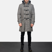 Men's Grey Wool Duffle Coat - Vista de perfil lateral con corte ergonómico de manga