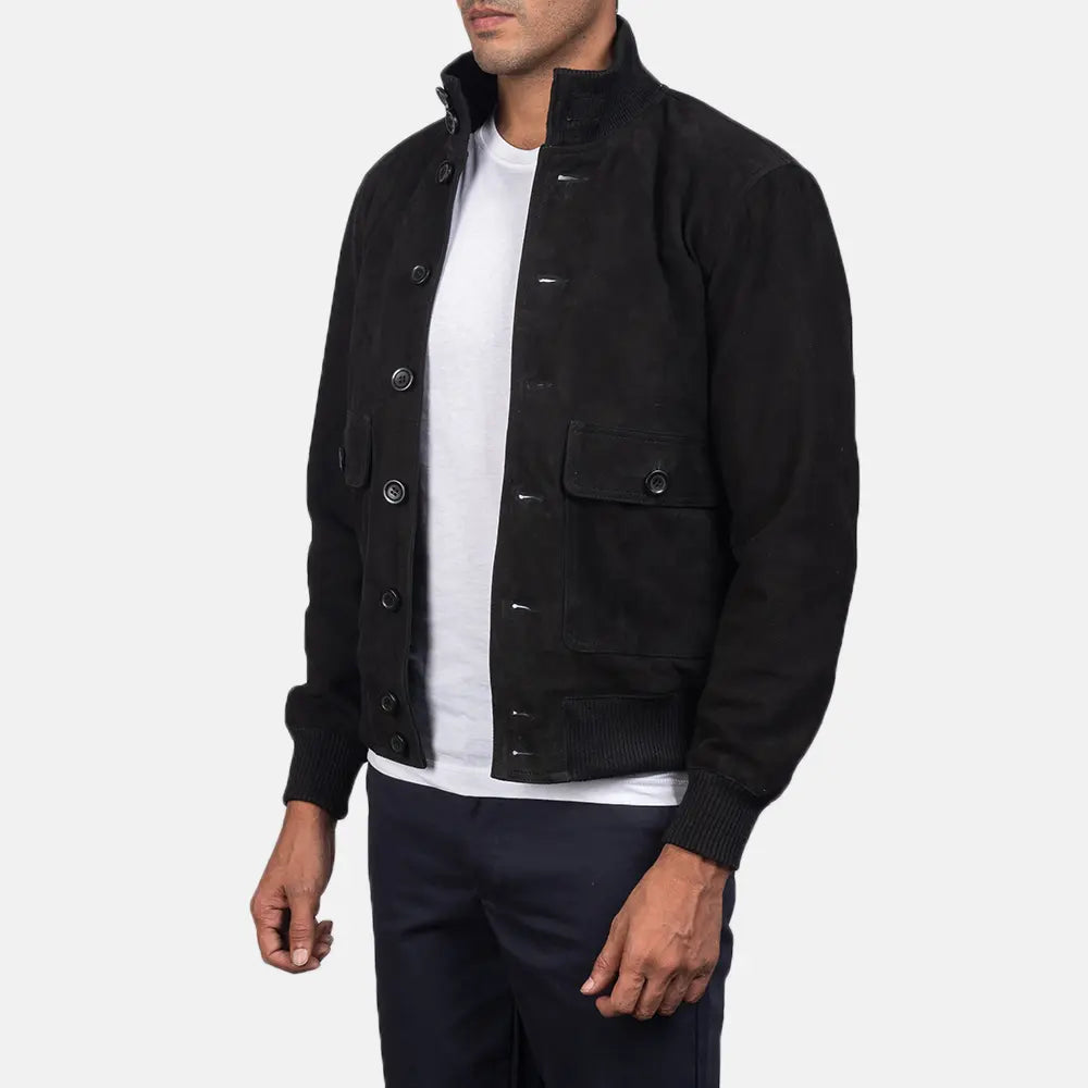 
Brown Goatskin Suede Bomber Jacket - Vista posterior con hombros definidos y bajo impecable