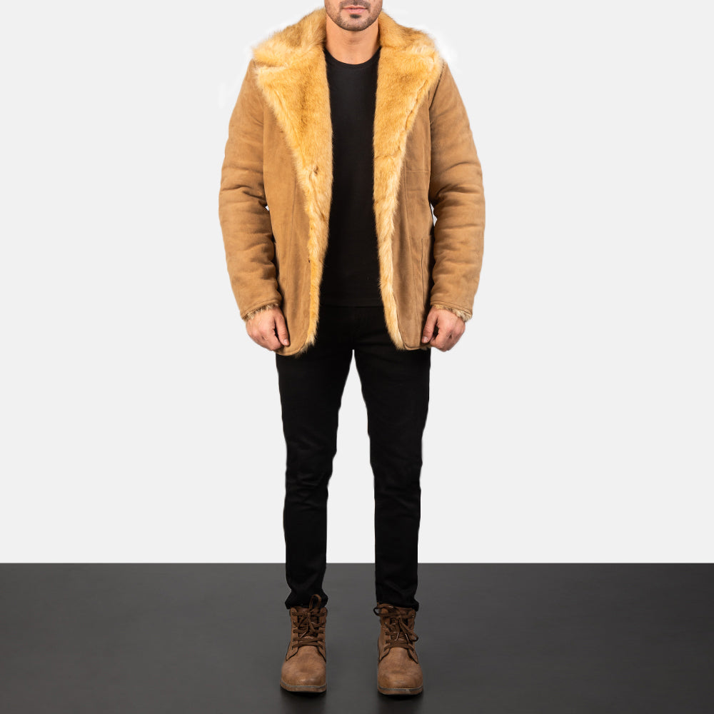 Men's Furlong Beige Leather Coat - Vista de perfil lateral con corte ergonómico de manga