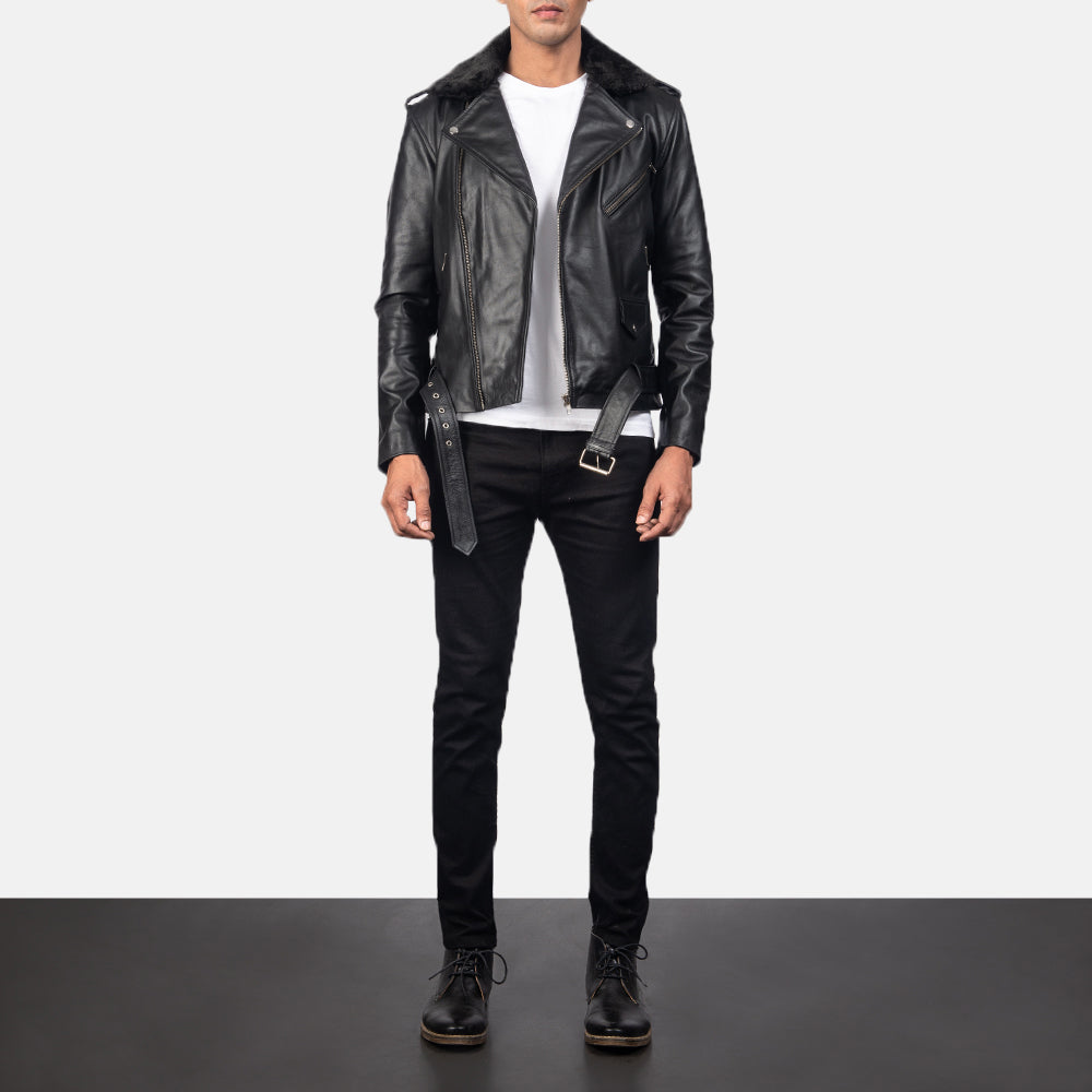 
Furton Black Leather Biker Jacket - Vista lateral mostrando el corte ergonómico de mangas
