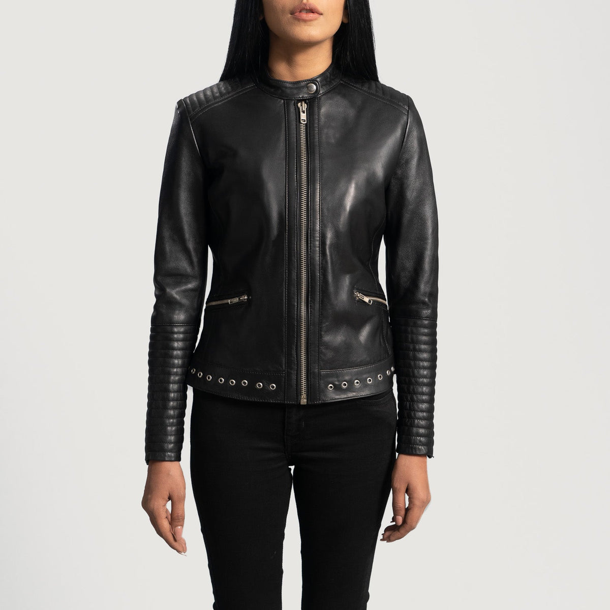 
Haley Ray Negro Chaqueta Biker de Cuero para Mujer in Black Sheepskin Leather - Vista frontal y silueta entallada | Comprar online