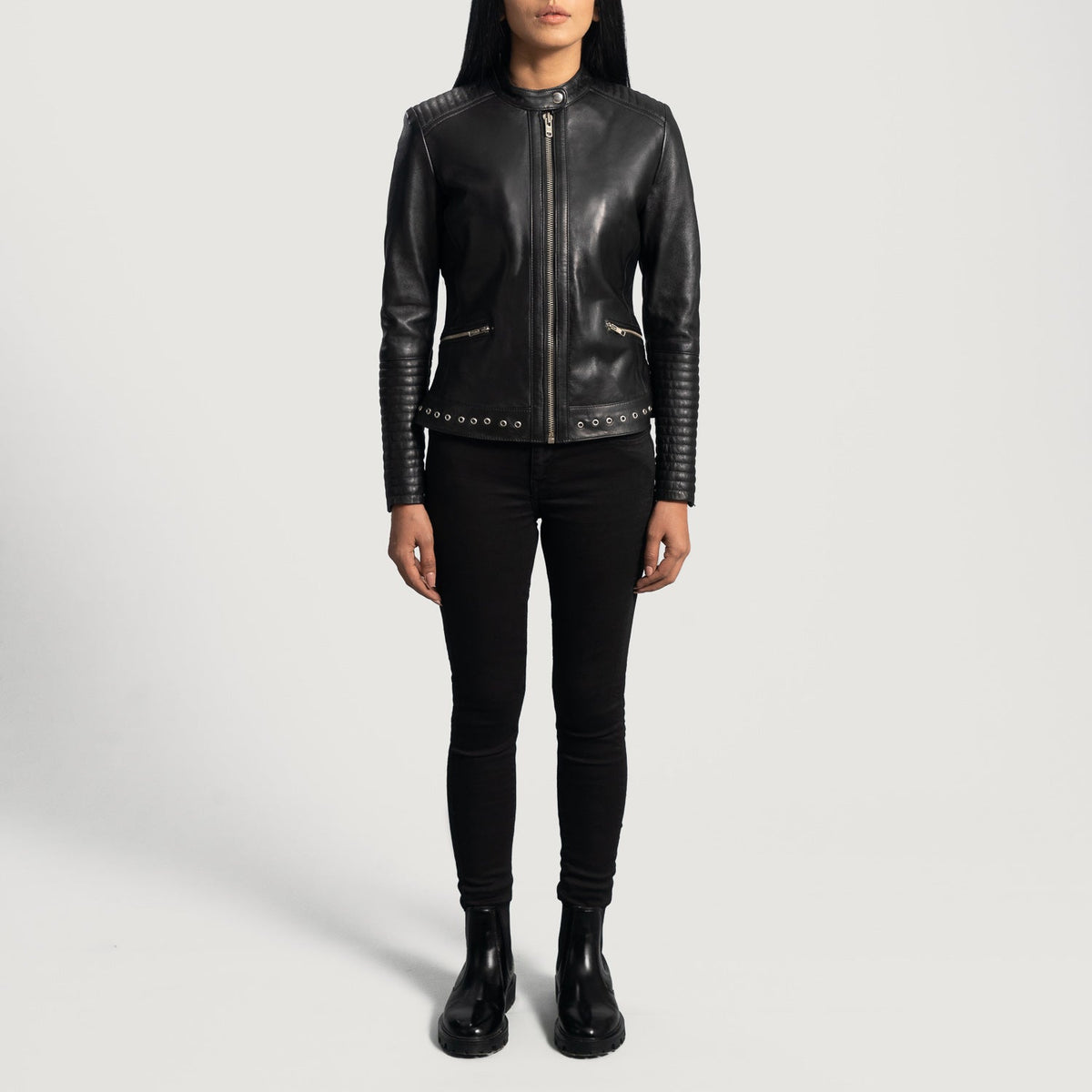 
Primer plano del cuello con broche a presión y cremalleras de Haley Ray Negro Chaqueta Biker de Cuero para Mujer