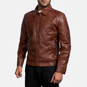Styled Fit Perspective of Men's Inferno Marrón Chaqueta de Cuero para Hombre on Model - Natural Daylight Drape
