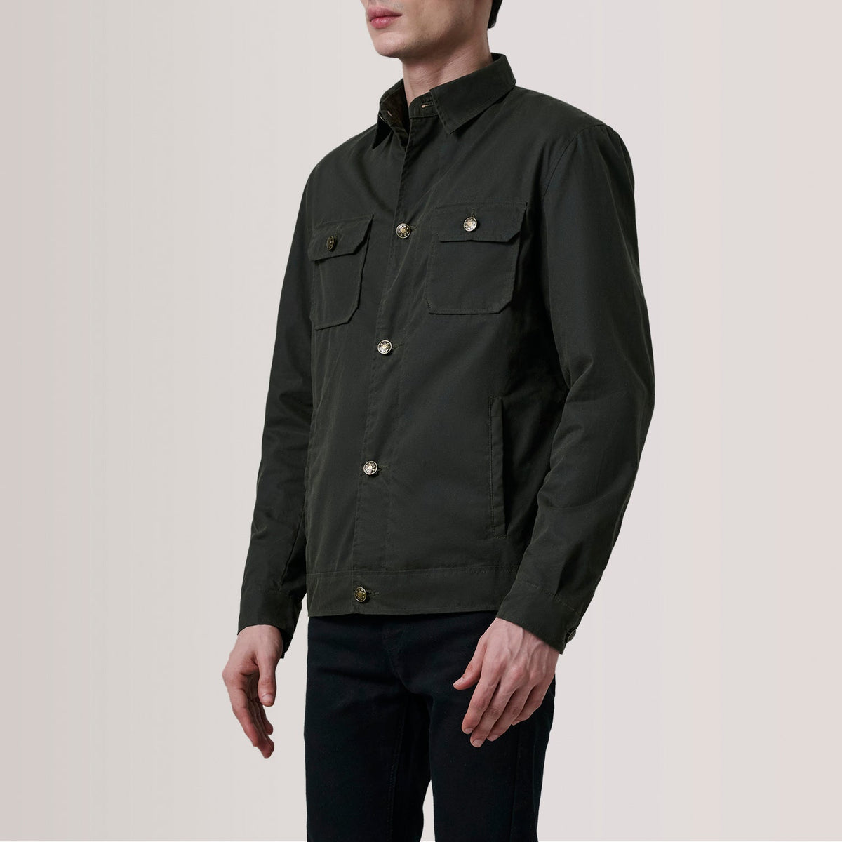 
Irwin Olive Waxed Canvas Field Chaqueta de Cuero para Hombre For Men - Vista lateral mostrando el corte ergonómico de mangas