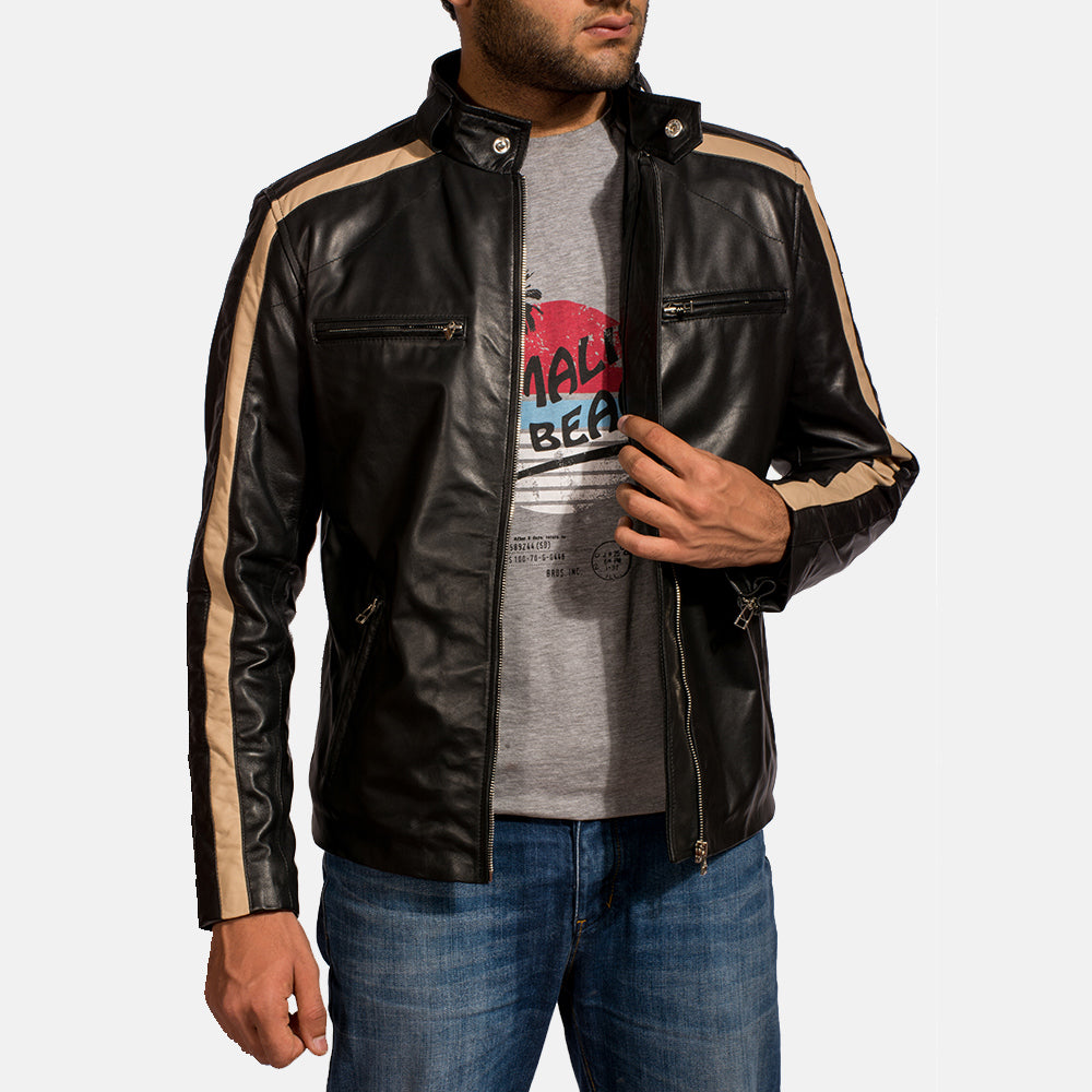
Jack Negro Chaqueta Biker de Cuero para Hombre - Vista lateral mostrando el corte ergonómico de mangas