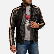 
Jack Negro Chaqueta Biker de Cuero para Hombre - Vista lateral mostrando el corte ergonómico de mangas