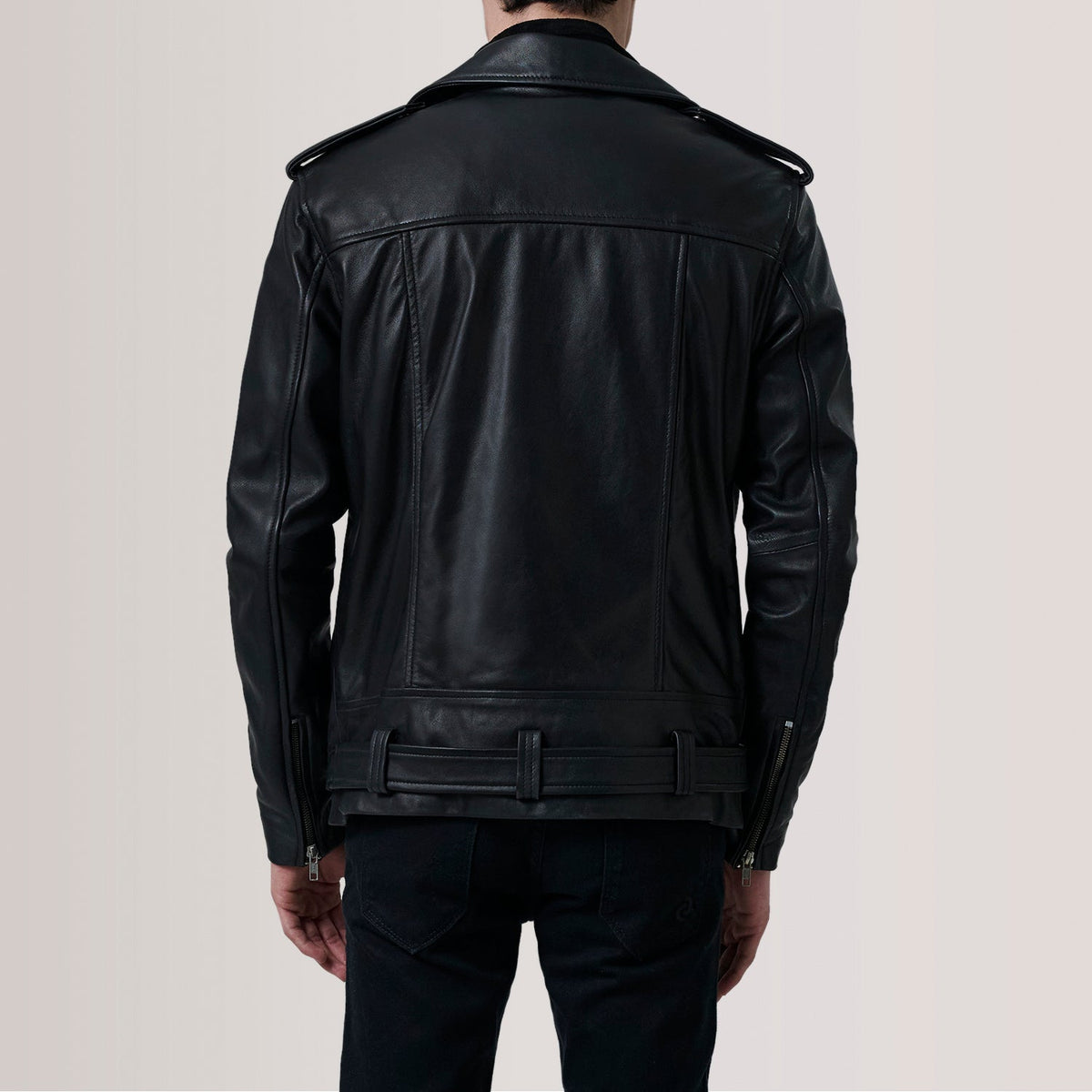 Detalle de cerca of Notch &amp; Zipper &amp; Waist Straps Hardware on Kole Negro Leather Double Rider Chaqueta de Cuero para Hombre For Men