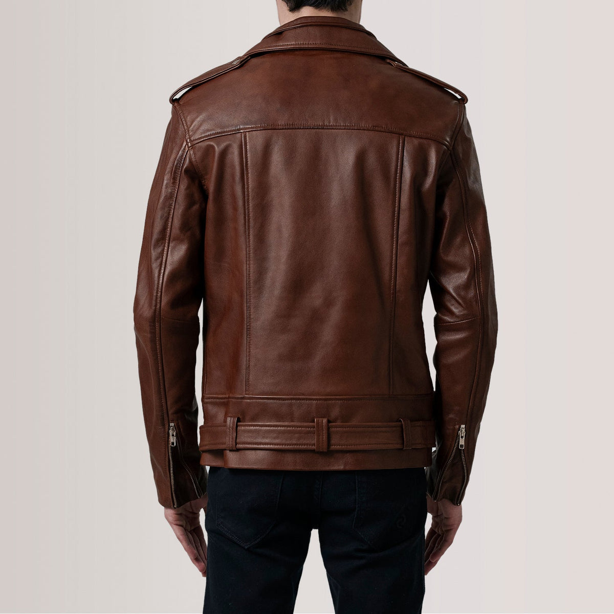 Detalle de cerca of Notch &amp; Zipper &amp; Waist Straps Hardware on Kole Waxed Marrón Leather Double Rider Chaqueta de Cueropara Hombre