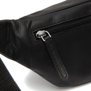 
Solid Antique Brass Hardware & Heavy-Duty Dual Zipper Detail on Brana Riñonera de cuero flor