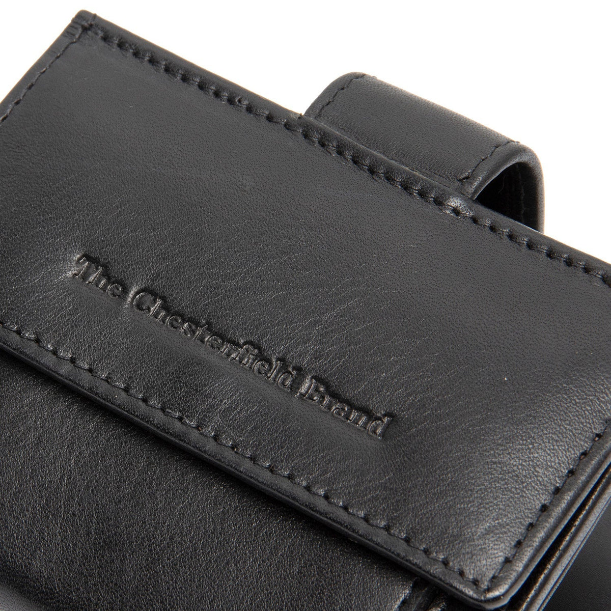 
Solid Antique Brass Hardware & Heavy-Duty Dual Zipper Detail on Lesina Cuero Flor Integral Tarjetero