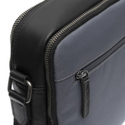 Vista interior Showing Dedicated Padded Laptop Sleeve &amp; Multi-Compartment Organization