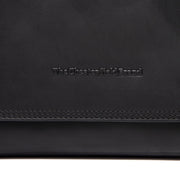 
Classic 100% Full-Grain leather Bag - Perspectiva trasera con correas de cuero reforzadas
