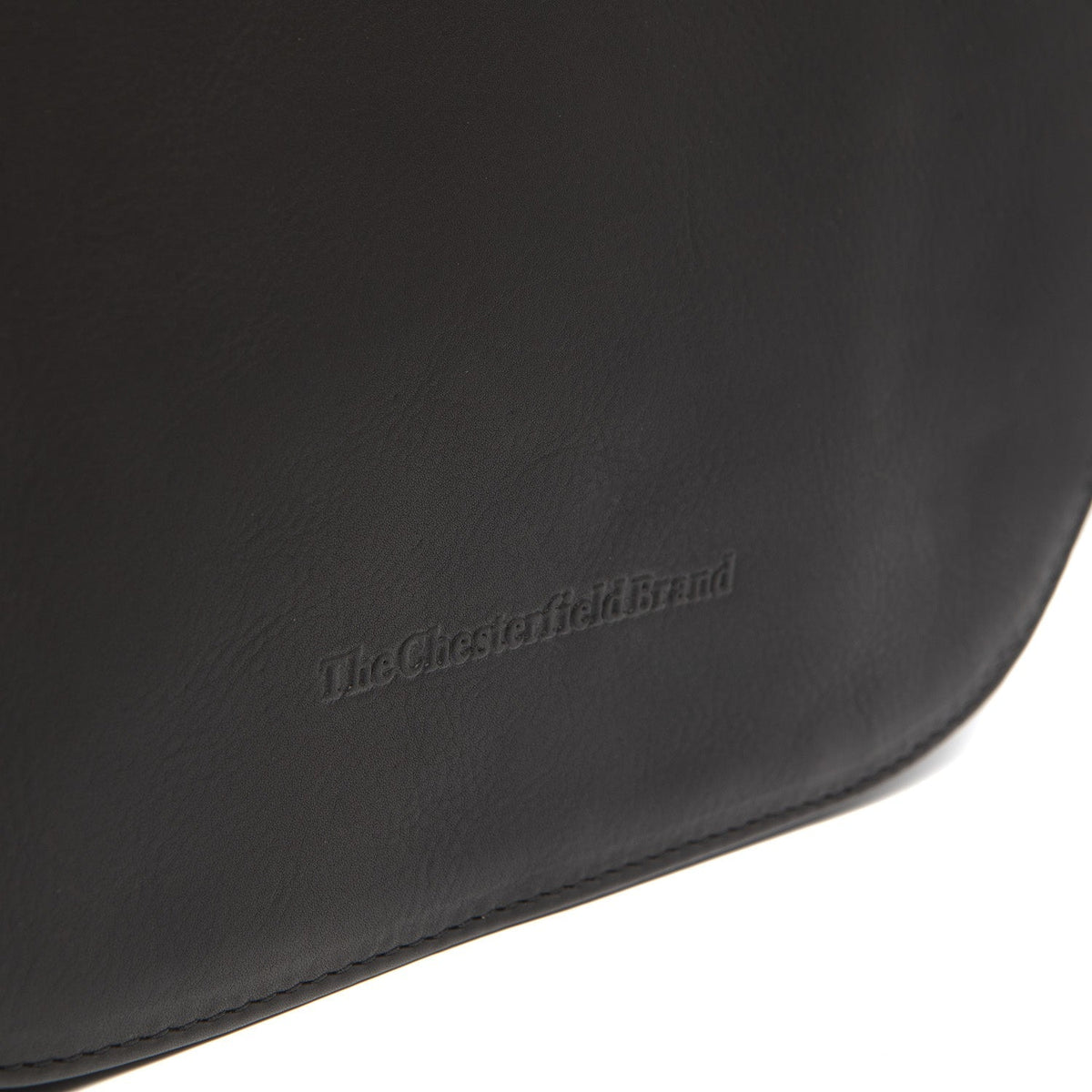 
Solid Antique Brass Hardware & Heavy-Duty Dual Zipper Detail on Millie Bandolera de cuero flor