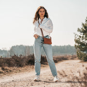 Salerno Full-Grain Leather Crossbody Bag para Mujer – Vista alternativa del producto 3