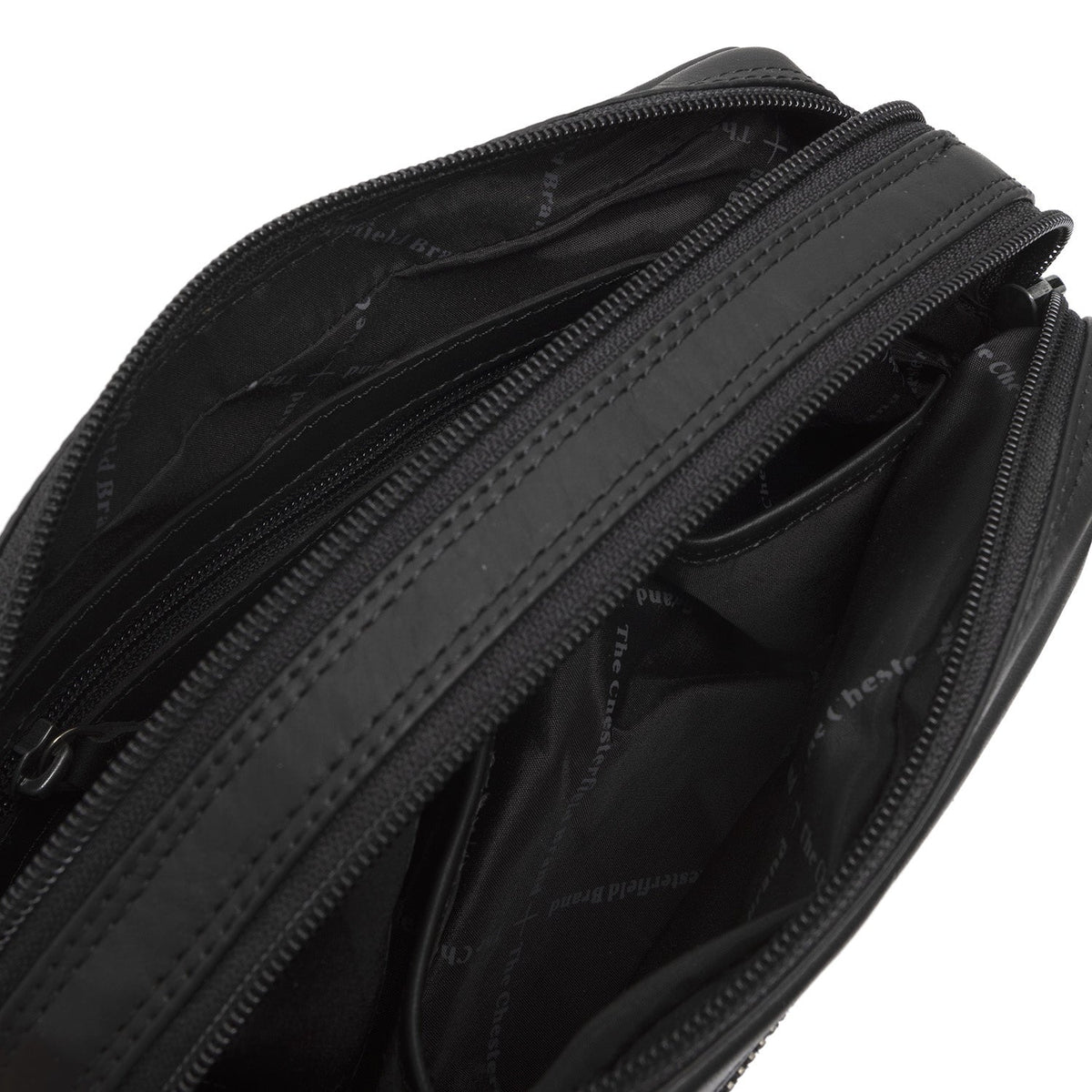 
Classic 100% Full-Grain leather Bag - Perspectiva trasera con correas de cuero reforzadas