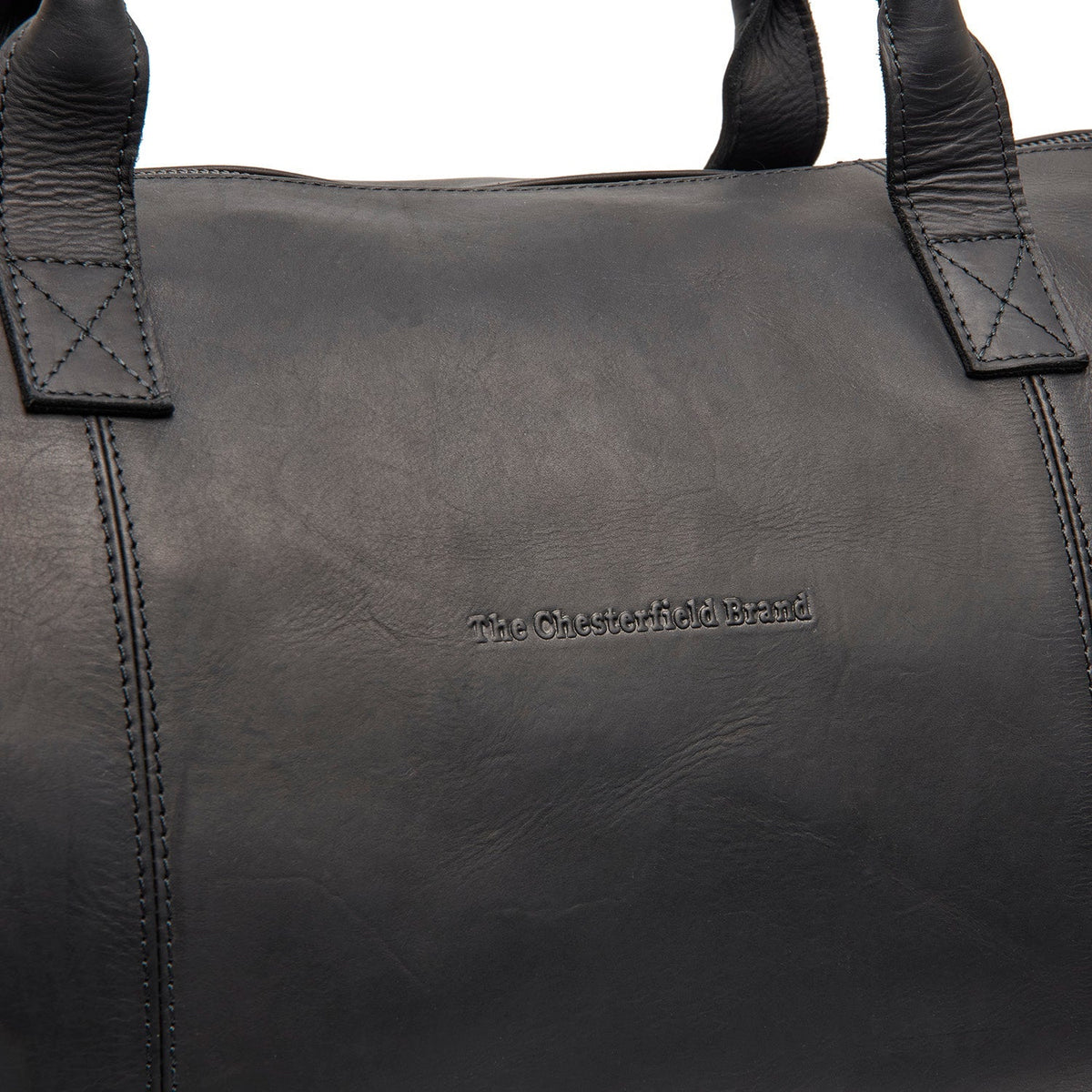 Detalle de cerca of Classic Collar &amp; Heavy-Duty Zipper Hardware on Leather Garment Bag Finlay para Mujer
