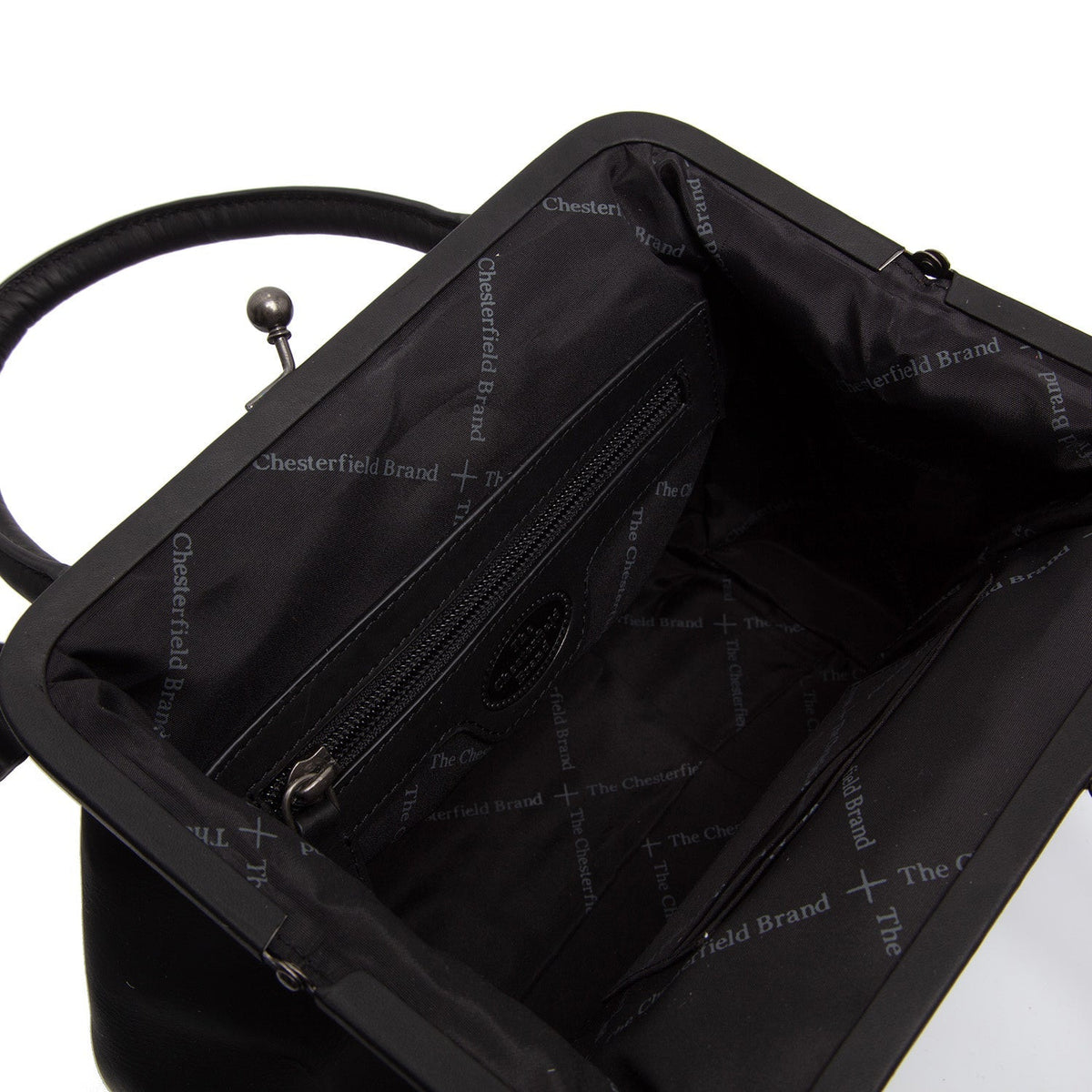 
Vista de detalle of Classic Collar & Heavy-Duty Zipper Hardware on Chili Bolso de mano de cuero flor
