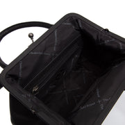 
Vista de detalle of Classic Collar & Heavy-Duty Zipper Hardware on Chili Bolso de mano de cuero flor