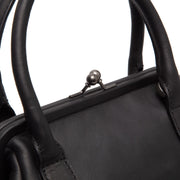 
Classic 100% Full-Grain leather Goods - Vista posterior con hombros definidos y bajo impecable
