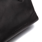 
Chili Bolso de mano de cuero flor - Vista lateral mostrando el corte ergonómico de mangas