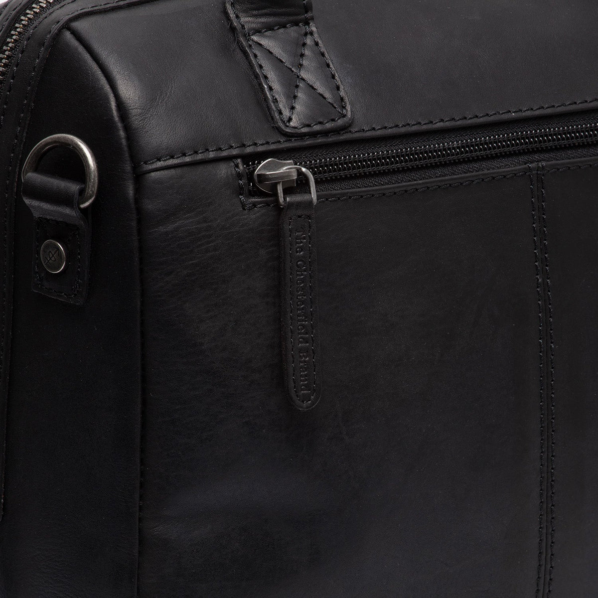 Tailored Rib Cuffs &amp; Hem Craftsmanship Construction Detail on Langton Full-Grain Leather Handbag para Mujer