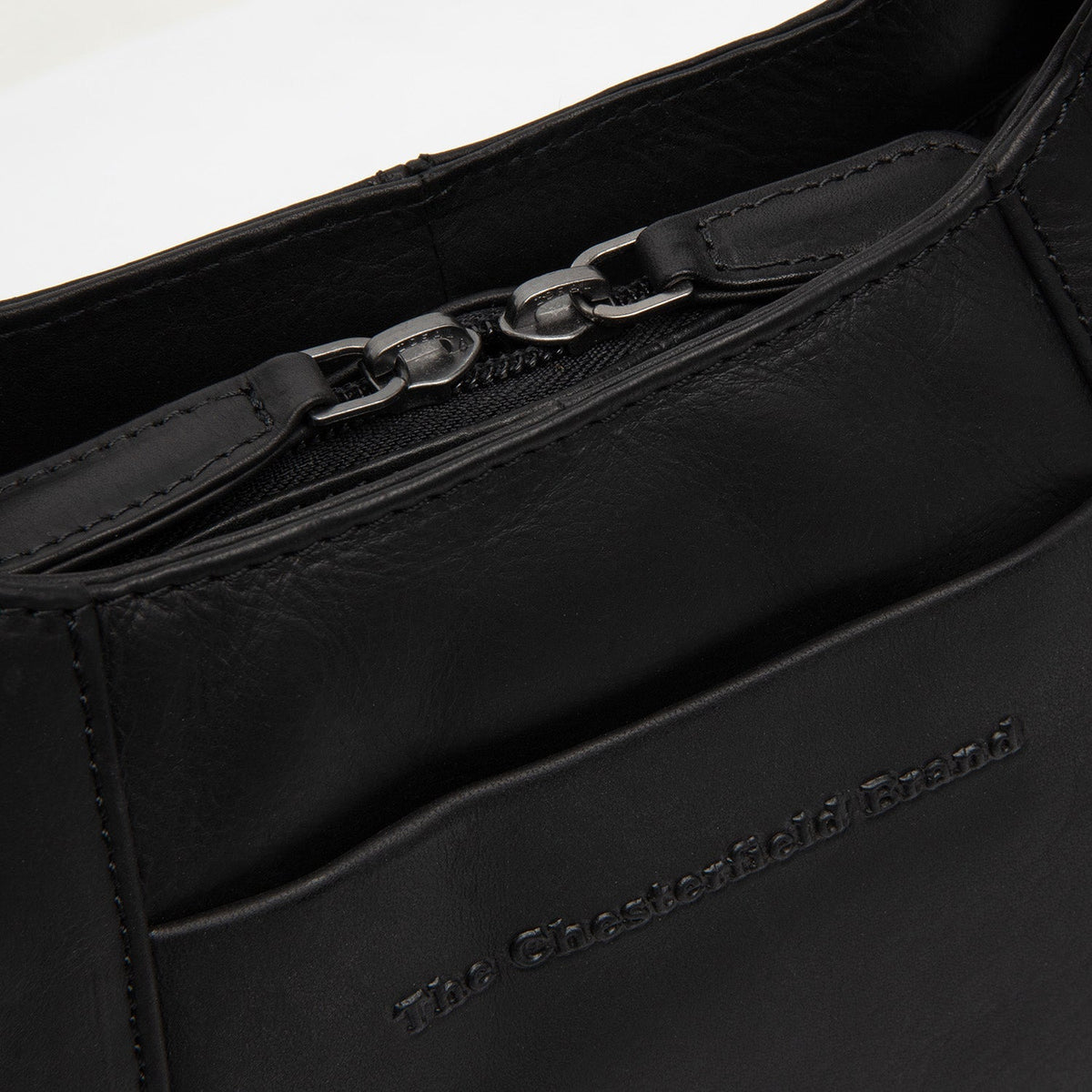 Classic 100% Full-Grain leather Goods - Vista trasera con ajuste entallado en hombros y bajo impecable