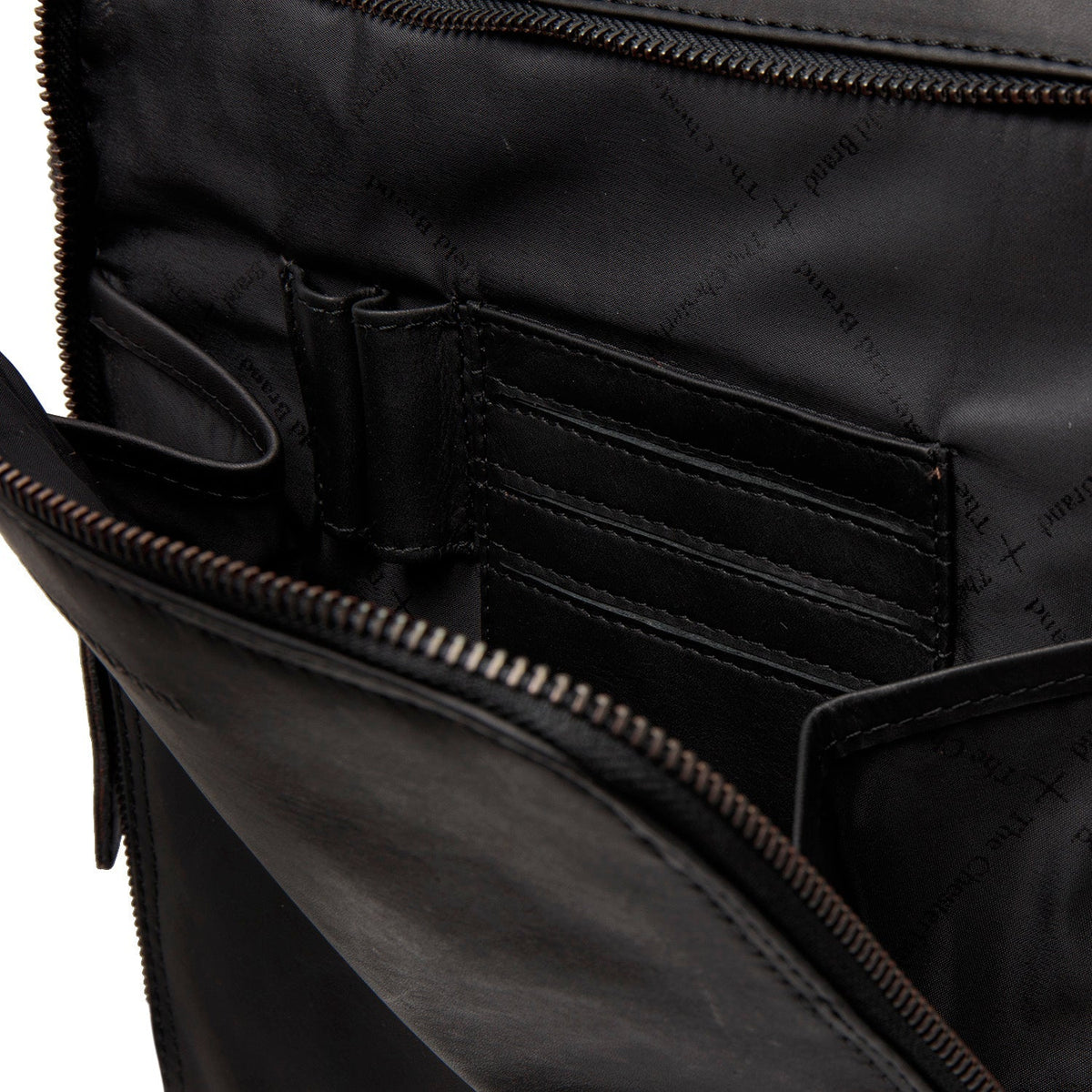
Solid Antique Brass Hardware & Heavy-Duty Dual Zipper Detail on Jasper Mochila de cuero flor para portátil