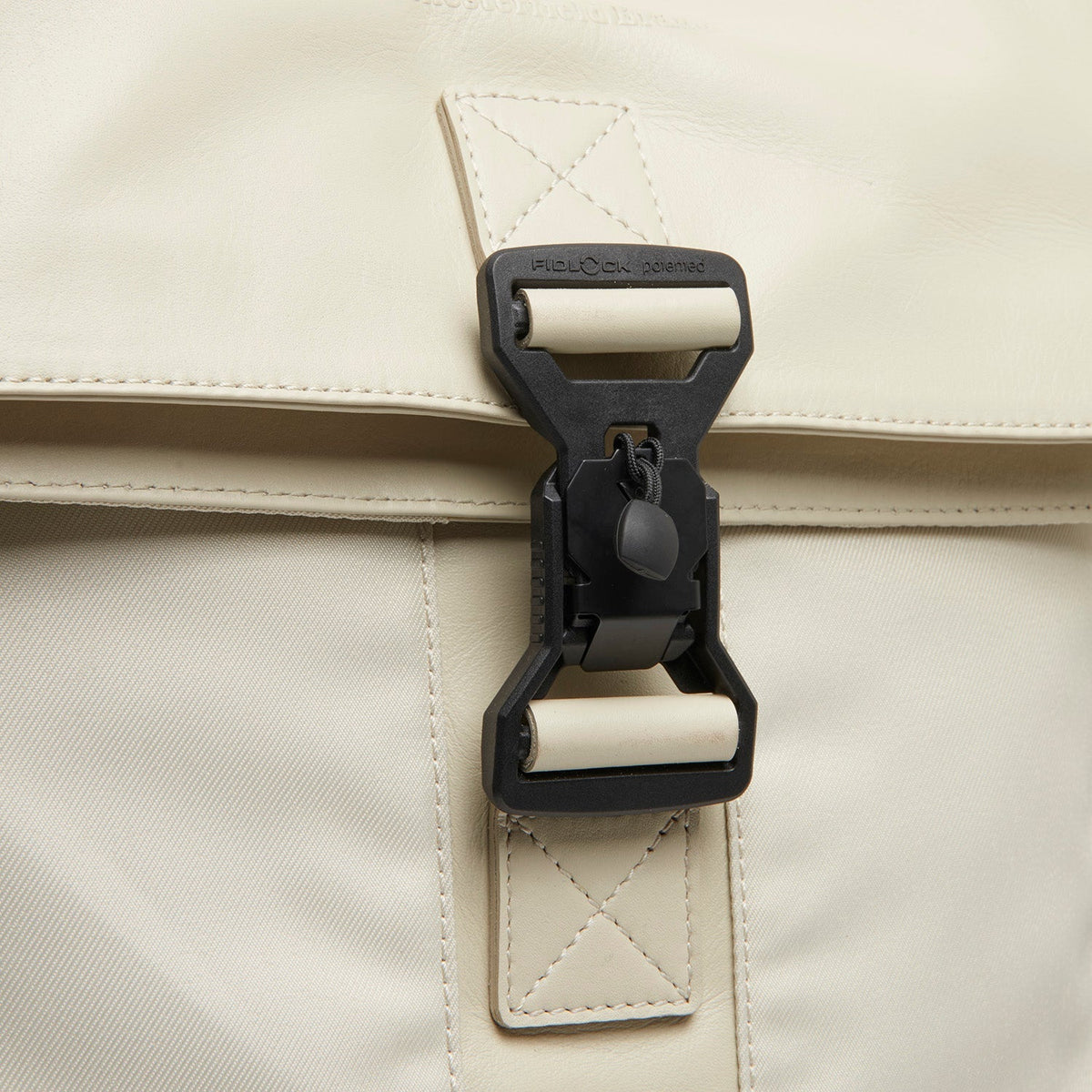 Trondheim Full-Grain Leather Laptop Backpack para Mujer – Vista alternativa del producto 3