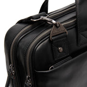 Solid Antique Brass Hardware &amp; Heavy-Duty Dual Zipper Detail on Iseo Full-Grain Leather Laptop Bag para Hombre
