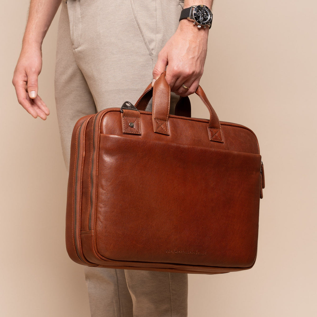 Iseo Full-Grain Leather Laptop Bag para Hombre – Vista alternativa del producto 3