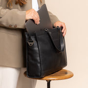 Manly Full-Grain Leather Laptop Bag para Mujer - Structured Side Profile Showing Gusset Depth &amp; Expansion Capacity