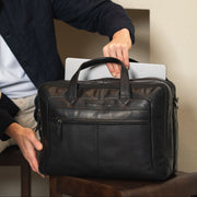Black 100% Full-Grain leather Vest - Vista trasera con ajuste entallado en hombros y bajo impecable
