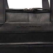 Bryan Black Puffer Vest For Men - Vista de perfil lateral con corte ergonómico de manga