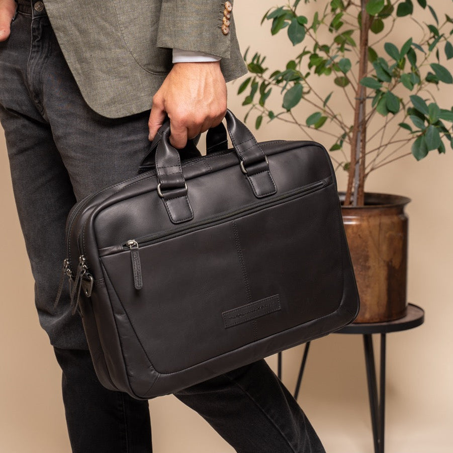 Classic 100% Full-Grain leather Briefcase - Perspectiva trasera con correas de cuero reforzadas