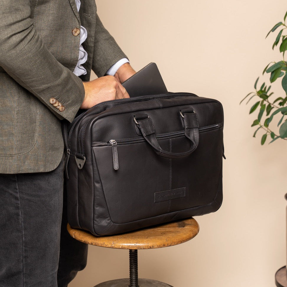 Seth Full-Grain Leather Laptop Bag - Perfil lateral estructurado con profundidad de fuelle