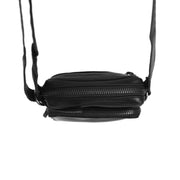 Styled Fit Perspective of Hamilton Full-Grain Leather Phone Bag para Mujer on Model - Natural Daylight Drape
