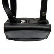 Detalle de cerca of Classic Collar &amp; Heavy-Duty Zipper Hardware on Langley Full-Grain Leather Phone Bag para Mujer