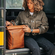 Mazara Full-Grain Leather Roll-top Backpack para Mujer – Vista alternativa del producto 3