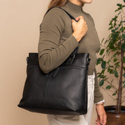 
Classic 100% Full-Grain leather Bag - Perspectiva trasera con correas de cuero reforzadas