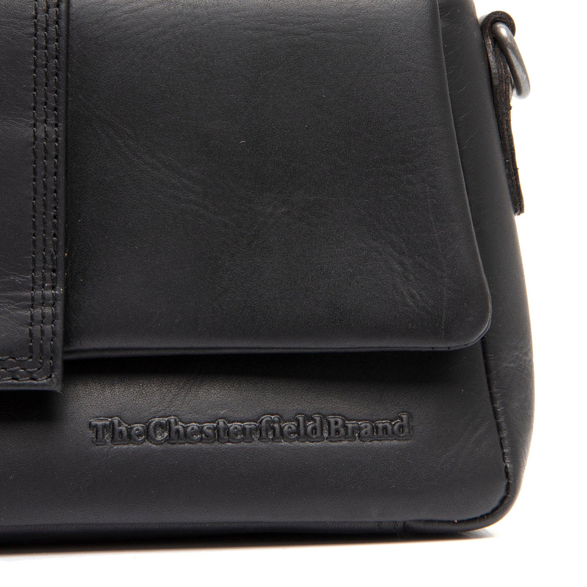 Solid Antique Brass Hardware &amp; Heavy-Duty Dual Zipper Detail on Clifden Full-Grain Leather Shoulder Bag para Mujer