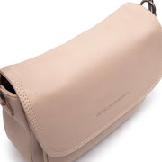 Solid Antique Brass Hardware &amp; Heavy-Duty Dual Zipper Detail on Miloa Full-Grain Leather Shoulder Bag para Mujer