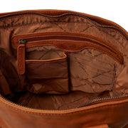 Solid Antique Brass Hardware &amp; Heavy-Duty Dual Zipper Detail on Rome Full-Grain Leather Shoulder Bag para Mujer