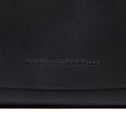 
Classic 100% Full-Grain leather Bag - Perspectiva trasera con correas de cuero reforzadas