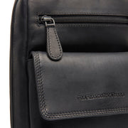 
Leather Sling Bag Turelle - Perfil lateral estructurado con profundidad de fuelle