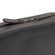 Leather Tech-Organizer Ardan para Mujer - Vista de perfil lateral con corte ergonómico de manga
