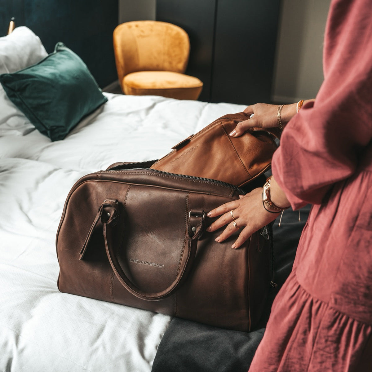 Liam Full-Grain Leather Weekender Bag para Mujer – Vista alternativa del producto 3